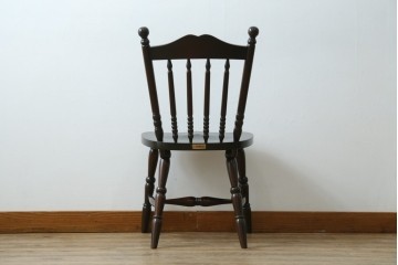 中古　北海道民芸家具　クラシカルな雰囲気を醸し出すダイニングチェア　(R-087420)