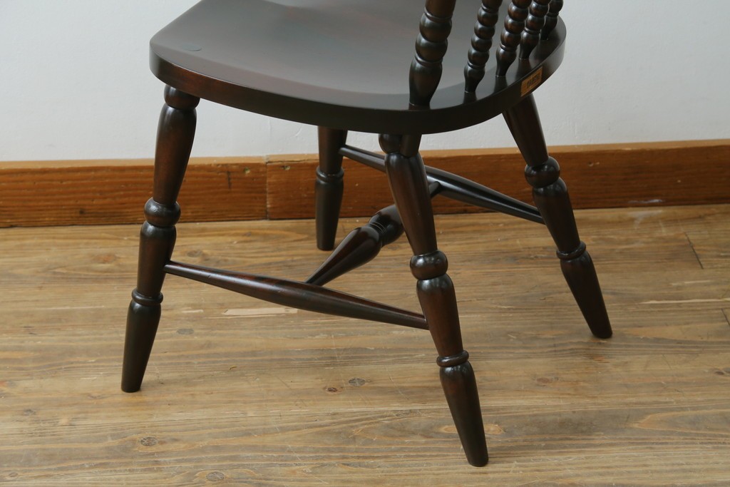 中古　北海道民芸家具　クラシカルな雰囲気を醸し出すダイニングチェア　(R-087420)