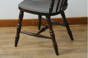 中古　北海道民芸家具　クラシカルな雰囲気を醸し出すダイニングチェア　(R-087420)