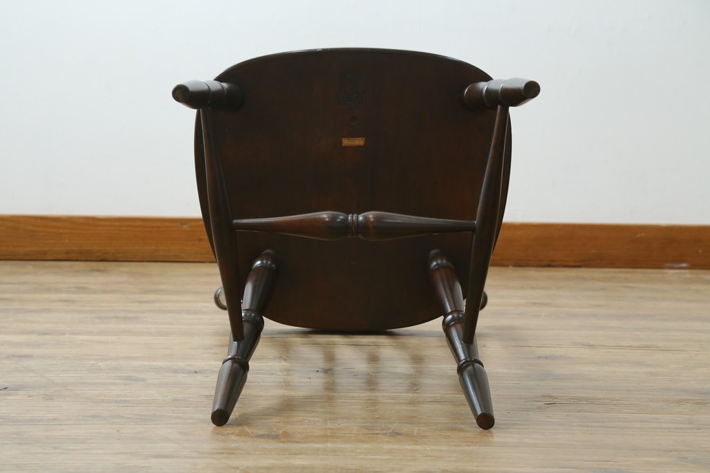 中古　北海道民芸家具　クラシカルな雰囲気を醸し出すダイニングチェア　(R-087420)