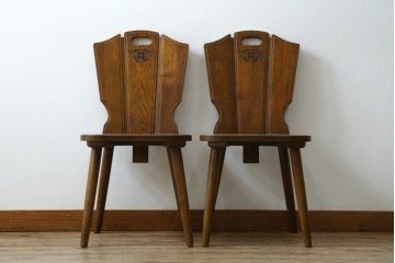 中古　美品　希少な絶版品!!　カリモク家具(karimoku)　ルスティック(RUSTIC)　オーク材　カントリースタイルの空間づくりにおすすめなダイニングチェア2脚セット　(R-087423)