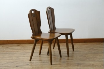 中古　美品　希少な絶版品!!　カリモク家具(karimoku)　ルスティック(RUSTIC)　オーク材　カントリースタイルの空間づくりにおすすめなダイニングチェア2脚セット　(R-087423)