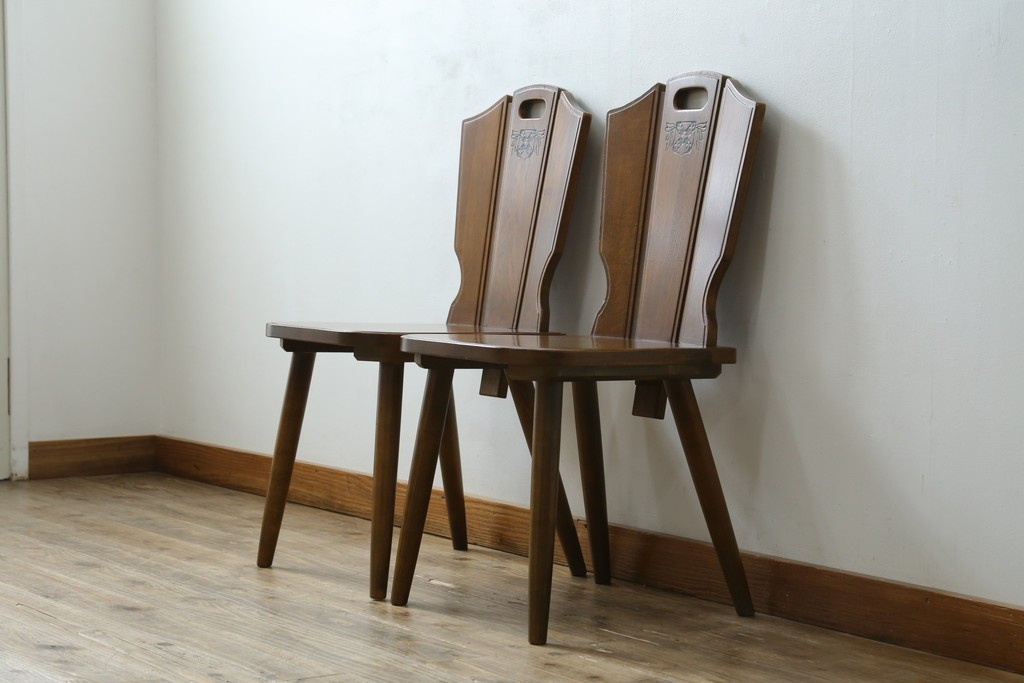 中古　美品　希少な絶版品!!　カリモク家具(karimoku)　ルスティック(RUSTIC)　オーク材　カントリースタイルの空間づくりにおすすめなダイニングチェア2脚セット　(R-087423)