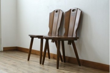 中古　美品　希少な絶版品!!　カリモク家具(karimoku)　ルスティック(RUSTIC)　オーク材　カントリースタイルの空間づくりにおすすめなダイニングチェア2脚セット　(R-087423)
