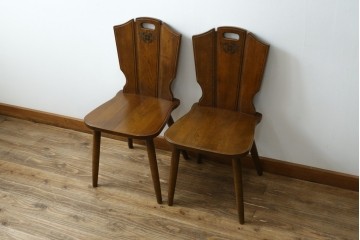 中古　美品　希少な絶版品!!　カリモク家具(karimoku)　ルスティック(RUSTIC)　オーク材　カントリースタイルの空間づくりにおすすめなダイニングチェア2脚セット　(R-087423)