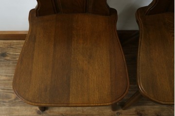 中古　美品　希少な絶版品!!　カリモク家具(karimoku)　ルスティック(RUSTIC)　オーク材　カントリースタイルの空間づくりにおすすめなダイニングチェア2脚セット　(R-087423)