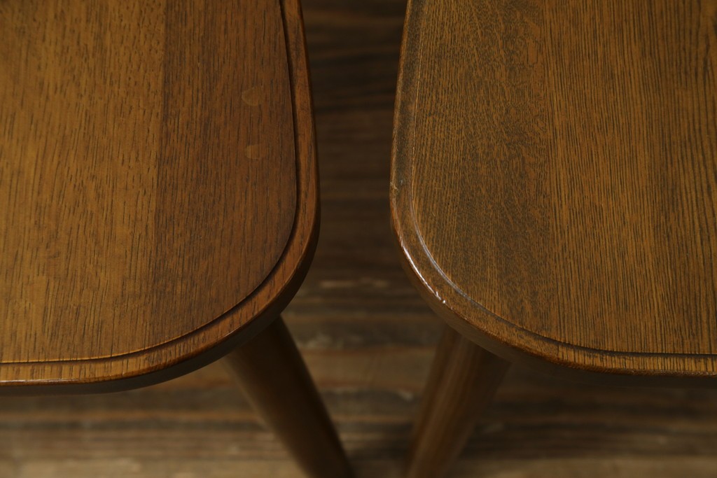 中古　美品　希少な絶版品!!　カリモク家具(karimoku)　ルスティック(RUSTIC)　オーク材　カントリースタイルの空間づくりにおすすめなダイニングチェア2脚セット　(R-087423)