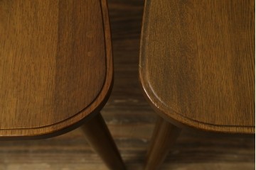 中古　美品　希少な絶版品!!　カリモク家具(karimoku)　ルスティック(RUSTIC)　オーク材　カントリースタイルの空間づくりにおすすめなダイニングチェア2脚セット　(R-087423)