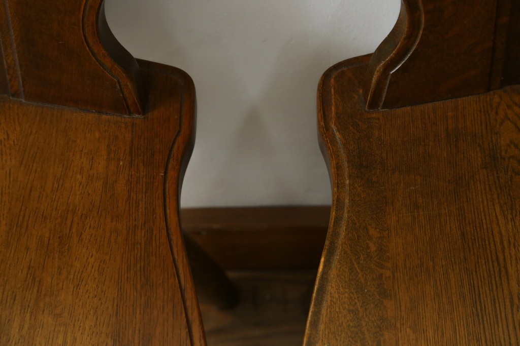 中古　美品　希少な絶版品!!　カリモク家具(karimoku)　ルスティック(RUSTIC)　オーク材　カントリースタイルの空間づくりにおすすめなダイニングチェア2脚セット　(R-087423)