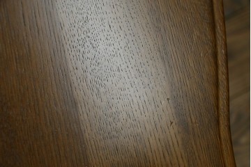 中古　美品　希少な絶版品!!　カリモク家具(karimoku)　ルスティック(RUSTIC)　オーク材　カントリースタイルの空間づくりにおすすめなダイニングチェア2脚セット　(R-087423)