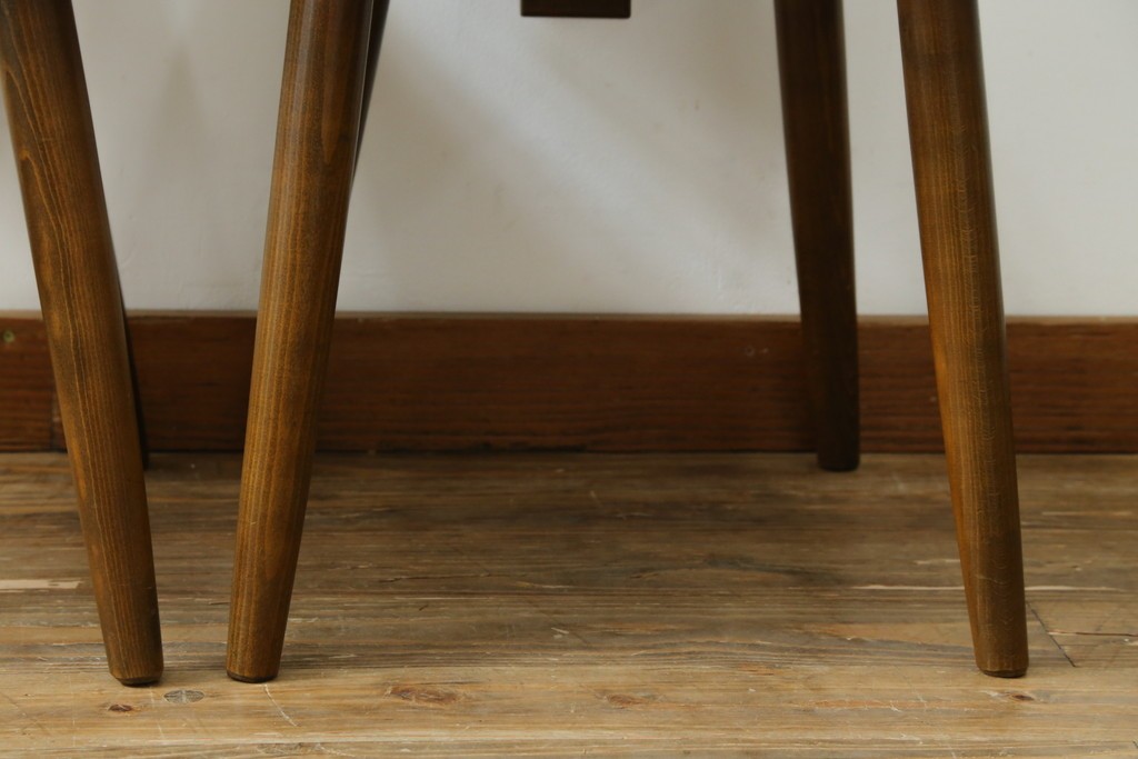 中古　美品　希少な絶版品!!　カリモク家具(karimoku)　ルスティック(RUSTIC)　オーク材　カントリースタイルの空間づくりにおすすめなダイニングチェア2脚セット　(R-087423)