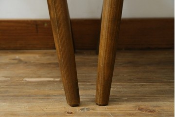 中古　美品　希少な絶版品!!　カリモク家具(karimoku)　ルスティック(RUSTIC)　オーク材　カントリースタイルの空間づくりにおすすめなダイニングチェア2脚セット　(R-087423)