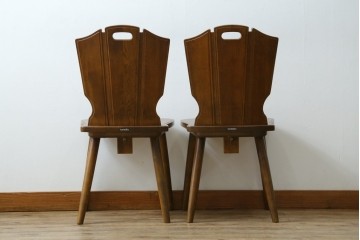 中古　美品　希少な絶版品!!　カリモク家具(karimoku)　ルスティック(RUSTIC)　オーク材　カントリースタイルの空間づくりにおすすめなダイニングチェア2脚セット　(R-087423)