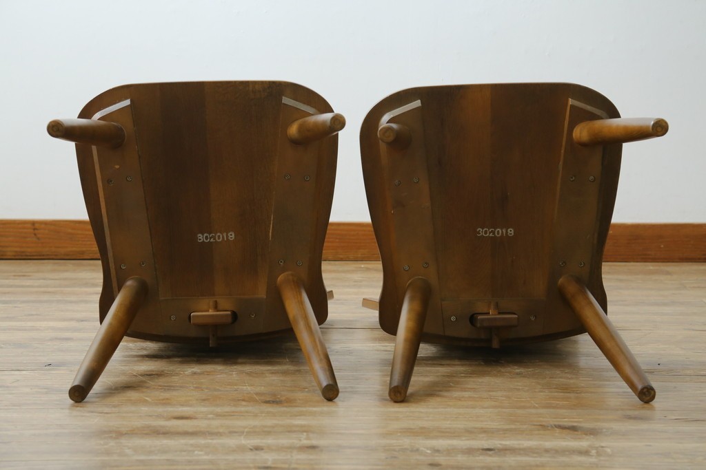 中古　美品　希少な絶版品!!　カリモク家具(karimoku)　ルスティック(RUSTIC)　オーク材　カントリースタイルの空間づくりにおすすめなダイニングチェア2脚セット　(R-087423)