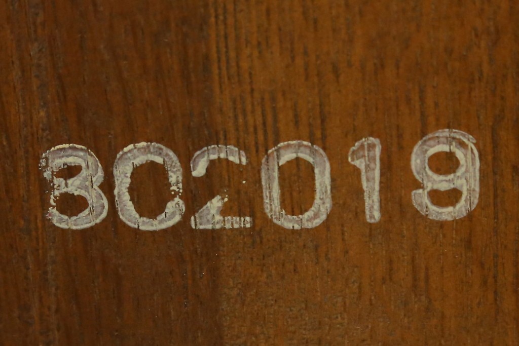 中古　美品　希少な絶版品!!　カリモク家具(karimoku)　ルスティック(RUSTIC)　オーク材　カントリースタイルの空間づくりにおすすめなダイニングチェア2脚セット　(R-087423)