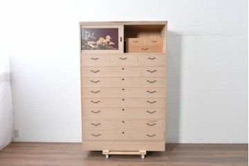 中古　高級品!!　桐箪笥(並厚)　美しい蒔絵(山水図)入りの衣装箪笥　(R-087424)