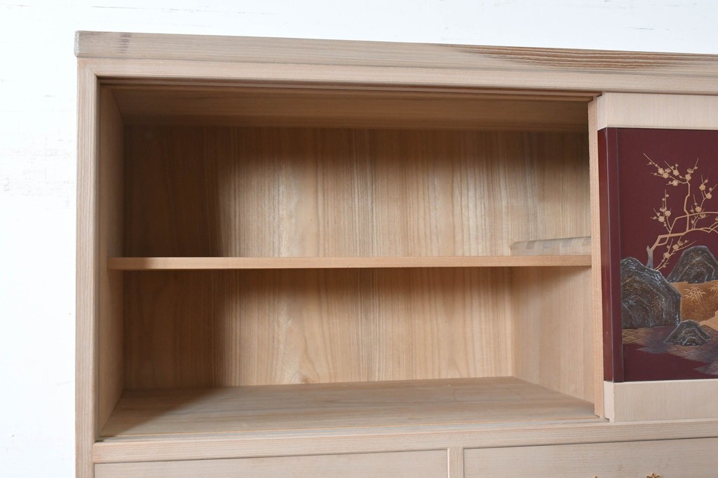 中古　高級品!!　桐箪笥(並厚)　美しい蒔絵(山水図)入りの衣装箪笥　(R-087424)