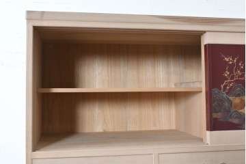 中古　高級品!!　桐箪笥(並厚)　美しい蒔絵(山水図)入りの衣装箪笥　(R-087424)