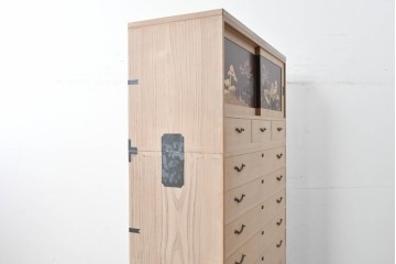 中古　高級品!!　桐箪笥(並厚)　美しい蒔絵(山水図)入りの衣装箪笥　(R-087424)