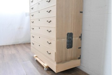 中古　高級品!!　桐箪笥(並厚)　美しい蒔絵(山水図)入りの衣装箪笥　(R-087424)