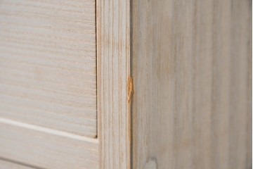 中古　高級品!!　桐箪笥(並厚)　美しい蒔絵(山水図)入りの衣装箪笥　(R-087424)