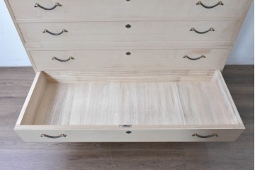 中古　高級品!!　桐箪笥(並厚)　美しい蒔絵(山水図)入りの衣装箪笥　(R-087424)