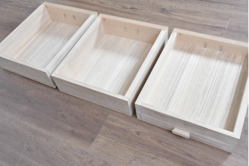 中古　高級品!!　桐箪笥(並厚)　美しい蒔絵(山水図)入りの衣装箪笥　(R-087424)