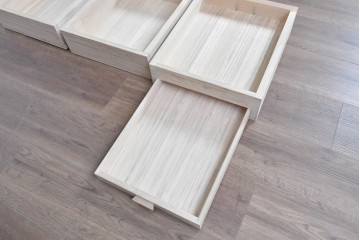 中古　高級品!!　桐箪笥(並厚)　美しい蒔絵(山水図)入りの衣装箪笥　(R-087424)