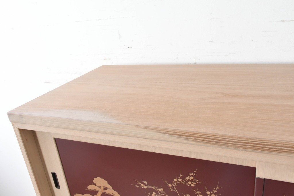 中古　高級品!!　桐箪笥(並厚)　美しい蒔絵(山水図)入りの衣装箪笥　(R-087424)