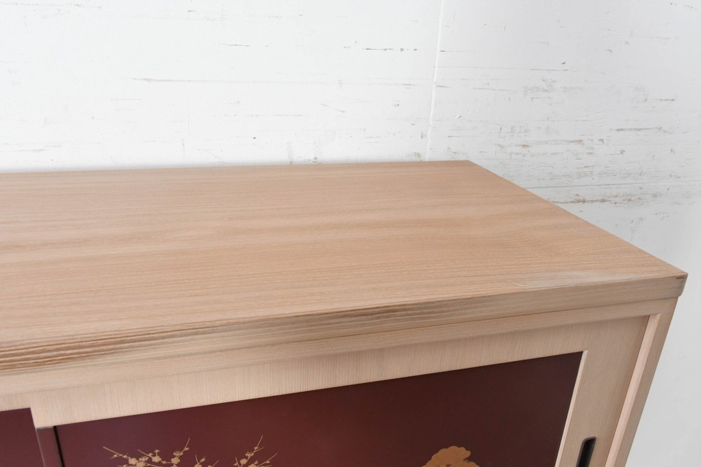 中古　高級品!!　桐箪笥(並厚)　美しい蒔絵(山水図)入りの衣装箪笥　(R-087424)