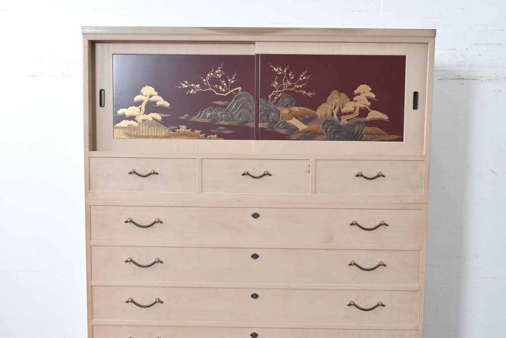 中古　高級品!!　桐箪笥(並厚)　美しい蒔絵(山水図)入りの衣装箪笥　(R-087424)