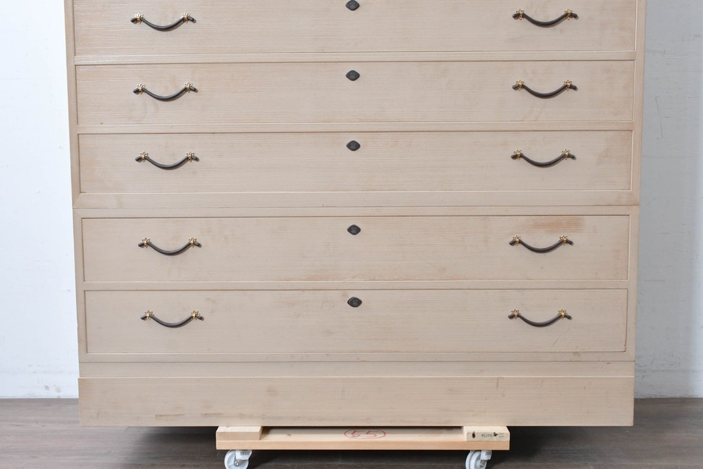 中古　高級品!!　桐箪笥(並厚)　美しい蒔絵(山水図)入りの衣装箪笥　(R-087424)