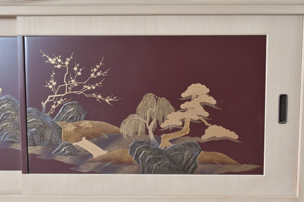 中古　高級品!!　桐箪笥(並厚)　美しい蒔絵(山水図)入りの衣装箪笥　(R-087424)