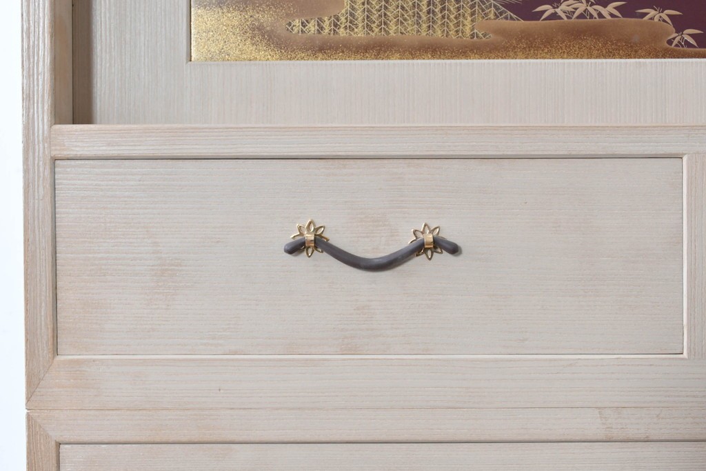 中古　高級品!!　桐箪笥(並厚)　美しい蒔絵(山水図)入りの衣装箪笥　(R-087424)