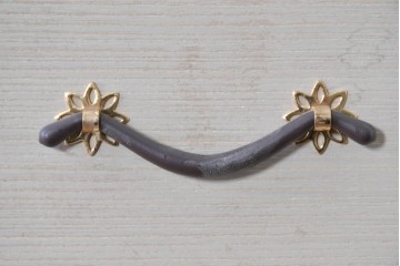 中古　高級品!!　桐箪笥(並厚)　美しい蒔絵(山水図)入りの衣装箪笥　(R-087424)