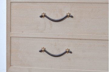 中古　高級品!!　桐箪笥(並厚)　美しい蒔絵(山水図)入りの衣装箪笥　(R-087424)