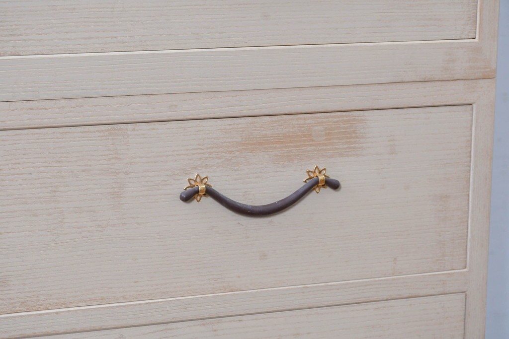 中古　高級品!!　桐箪笥(並厚)　美しい蒔絵(山水図)入りの衣装箪笥　(R-087424)