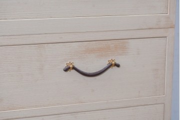 中古　高級品!!　桐箪笥(並厚)　美しい蒔絵(山水図)入りの衣装箪笥　(R-087424)