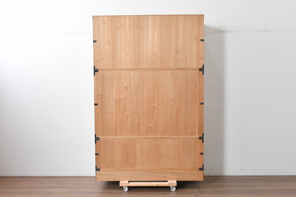 中古　高級品!!　桐箪笥(並厚)　美しい蒔絵(山水図)入りの衣装箪笥　(R-087424)