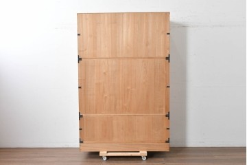 中古　高級品!!　桐箪笥(並厚)　美しい蒔絵(山水図)入りの衣装箪笥　(R-087424)