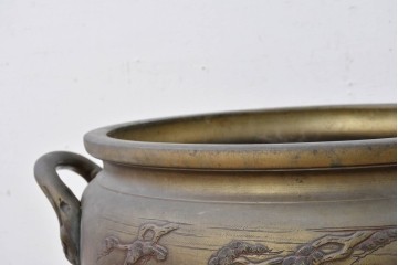和製アンティーク　特大サイズ!　龍耳と人物風景図が見事な真鍮火鉢　(R-087425)