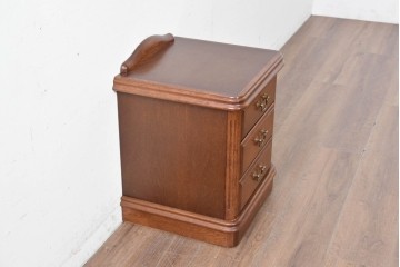 中古　美品　楢(ナラ)材　引き出し3杯付き　ルネッサンスナイトテーブル　定価約7万円　(R-087426)