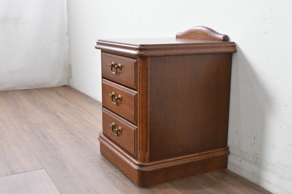 中古　美品　楢(ナラ)材　引き出し3杯付き　ルネッサンスナイトテーブル　定価約7万円　(R-087426)