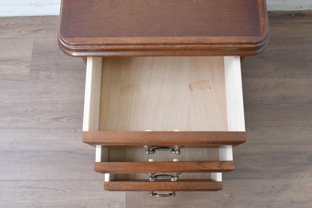 中古　美品　楢(ナラ)材　引き出し3杯付き　ルネッサンスナイトテーブル　定価約7万円　(R-087426)