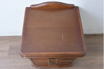 中古　美品　楢(ナラ)材　引き出し3杯付き　ルネッサンスナイトテーブル　定価約7万円　(R-087426)