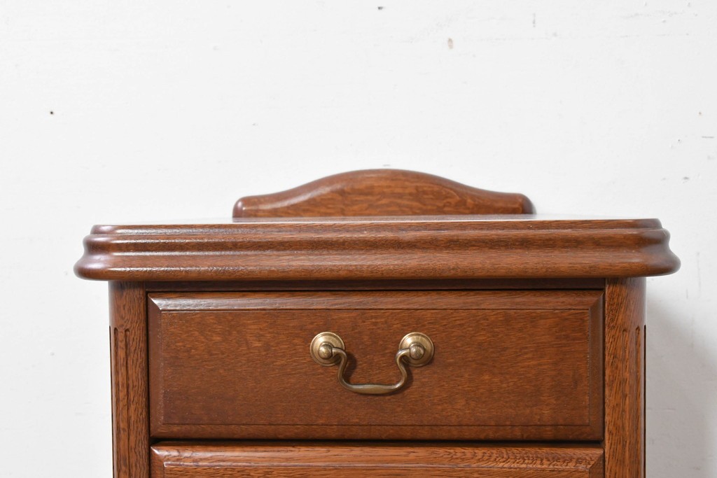 中古　美品　楢(ナラ)材　引き出し3杯付き　ルネッサンスナイトテーブル　定価約7万円　(R-087426)