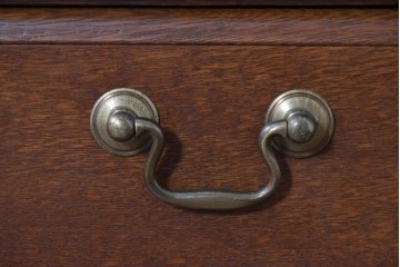 中古　美品　楢(ナラ)材　引き出し3杯付き　ルネッサンスナイトテーブル　定価約7万円　(R-087426)