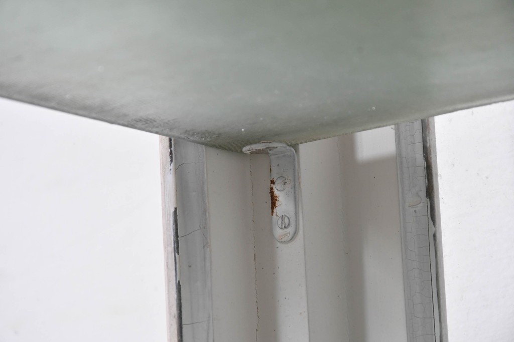 和製アンティーク　希少サイズ　ホワイトペイントが可愛らしい全面ガラスの小さなケビント　(R-087427)