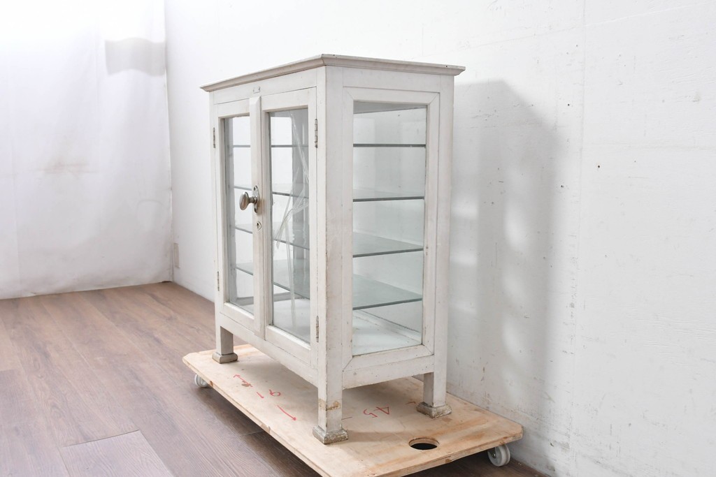 和製アンティーク　希少サイズ　ホワイトペイントが可愛らしい全面ガラスの小さなケビント　(R-087427)