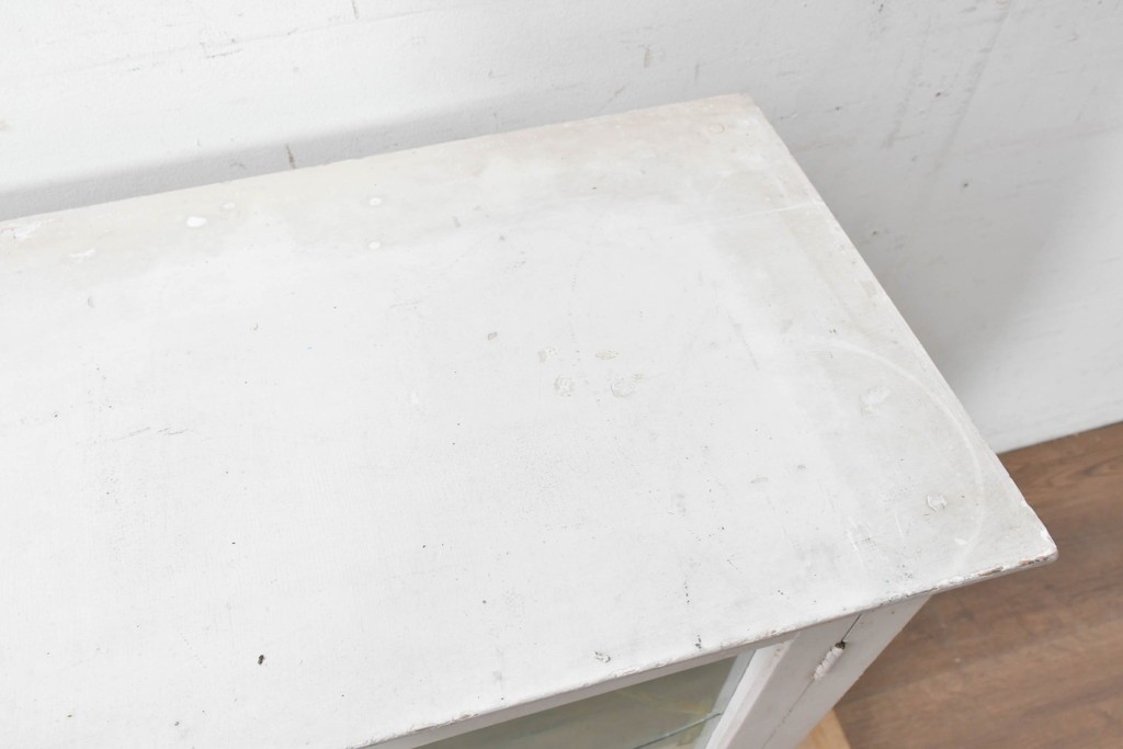 和製アンティーク　希少サイズ　ホワイトペイントが可愛らしい全面ガラスの小さなケビント　(R-087427)